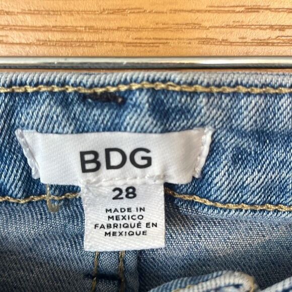 BDG Urban Outfitters High Rise Crop Kick Jeans Size 28 - Picture 3 of 6